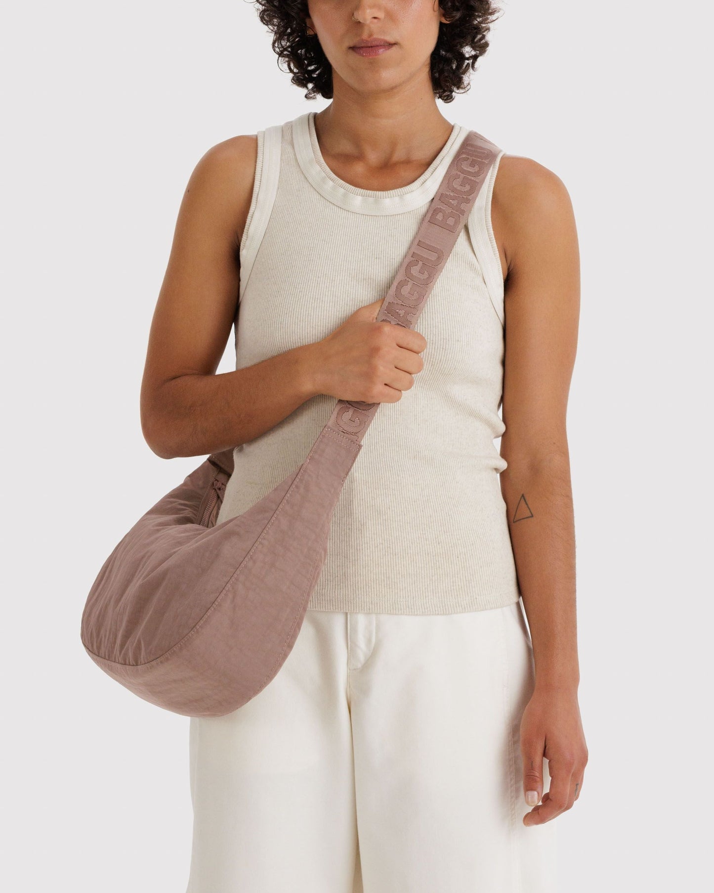 BAGGU Medium Nylon Crescent Bag in Toasted Almond