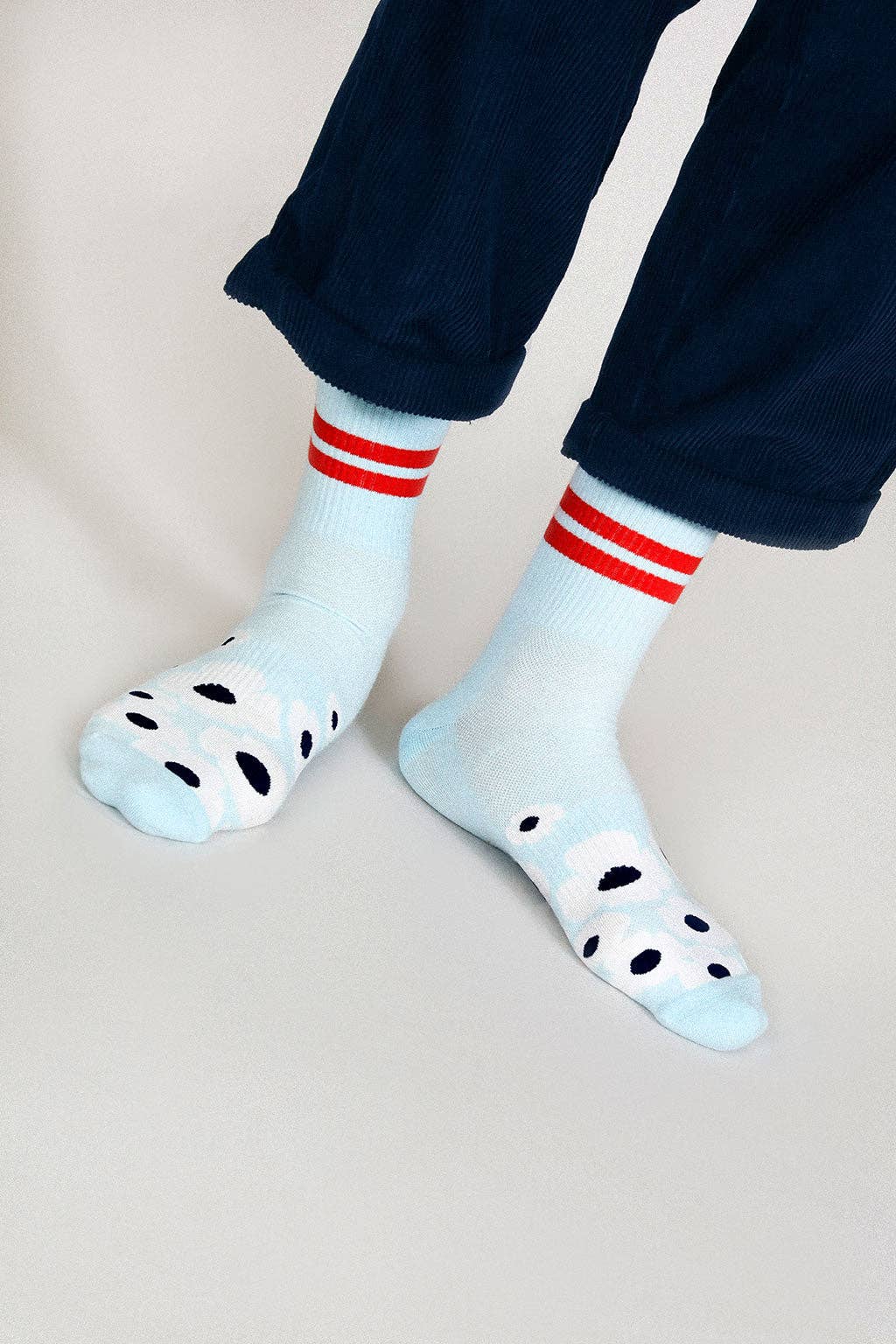 Blue Daisies Floral Crew Sock (Men's Sizing)