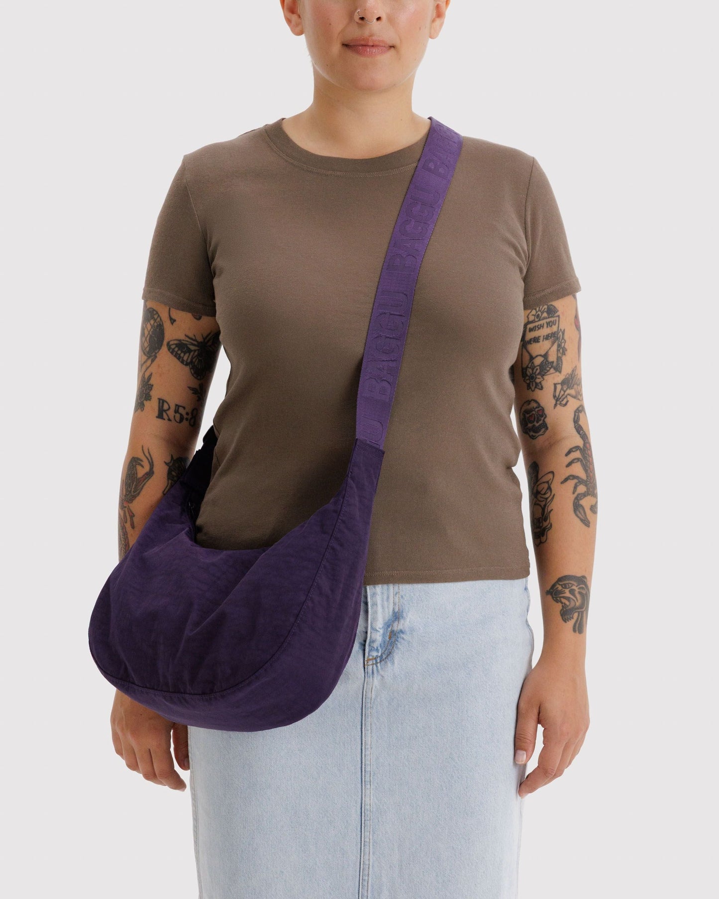BAGGU Medium Nylon Crescent Bag in Fig