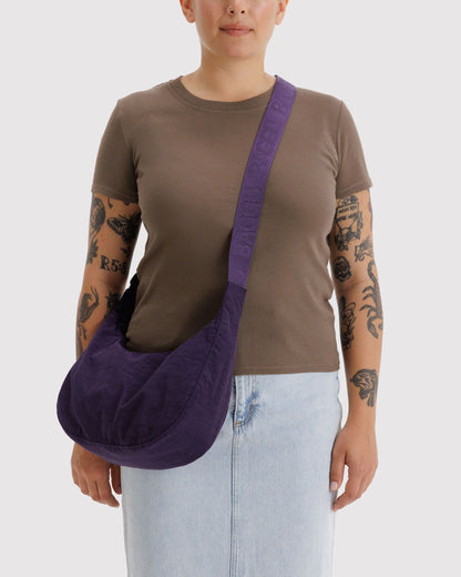 BAGGU Medium Nylon Crescent Bag in Fig