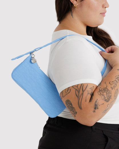 BAGGU Nylon Pochette in Piscine
