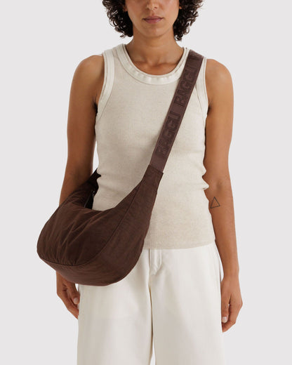 BAGGU Medium Nylon Crescent Bag in Coffee