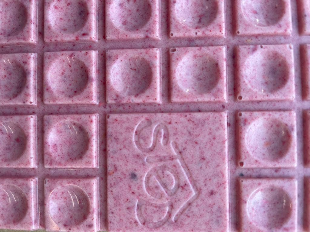 Sted Chocolate Mini Snack Size Bar: Raspberry Cream White Chocolate