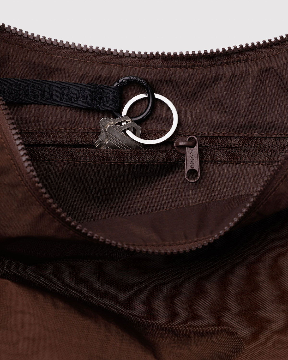 BAGGU Medium Nylon Crescent Bag in Coffee